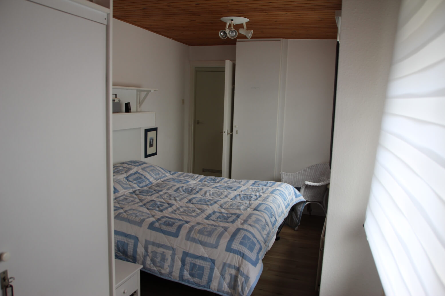 003_schlafzimmer_eltern_bett