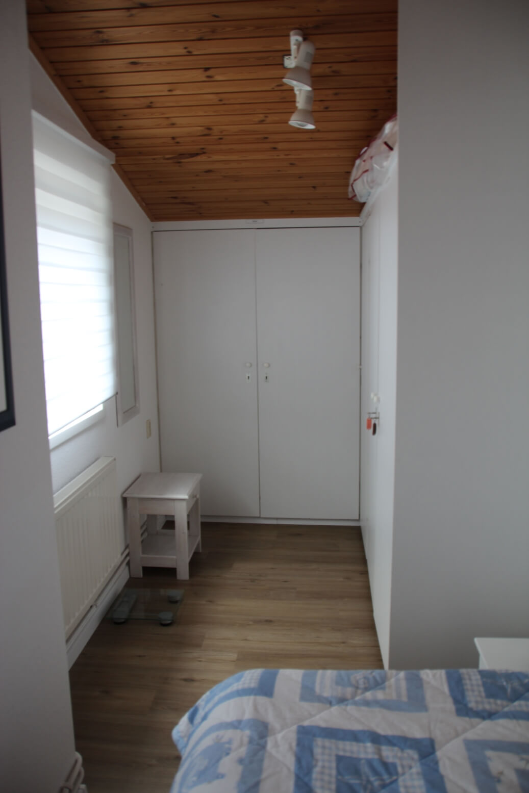 004_schlafzimmer_eltern_schraenke